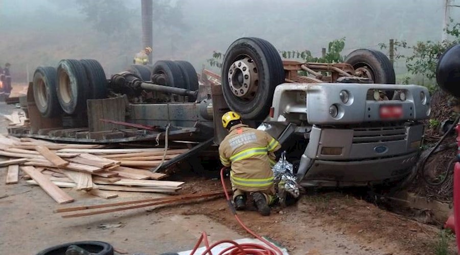 Caminhoneiro morre em acidente próximo ao trevo de Itamarati de Minas