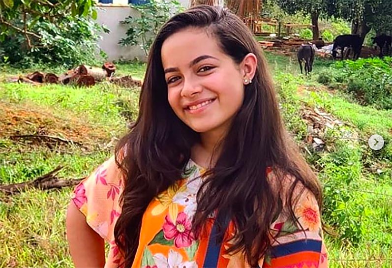 Cantora mirim vence concurso musical realizado na internet