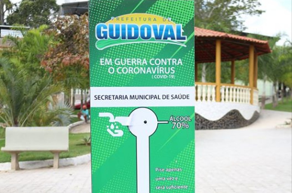 Guidoval instala totens com álcool em gel contra o coronavírus