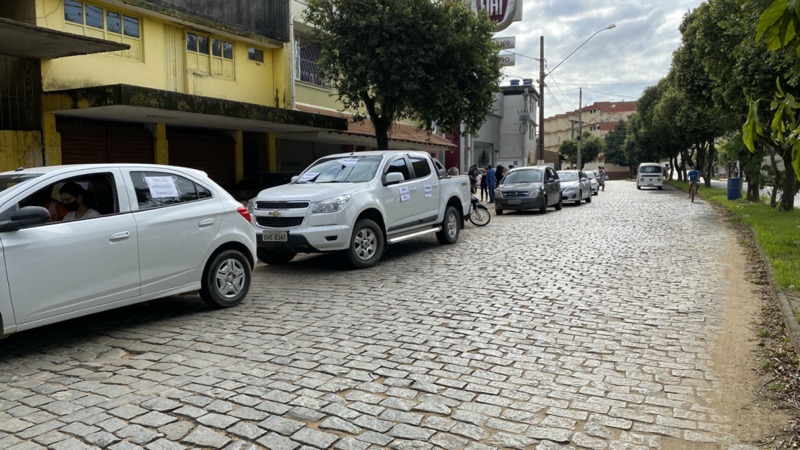 Comerciantes fazem carreata pela reabertura de seus estabelecimentos