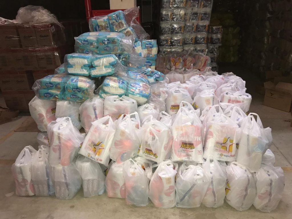 Supermercado Morais faz doação de kits de alimentos e de limpeza