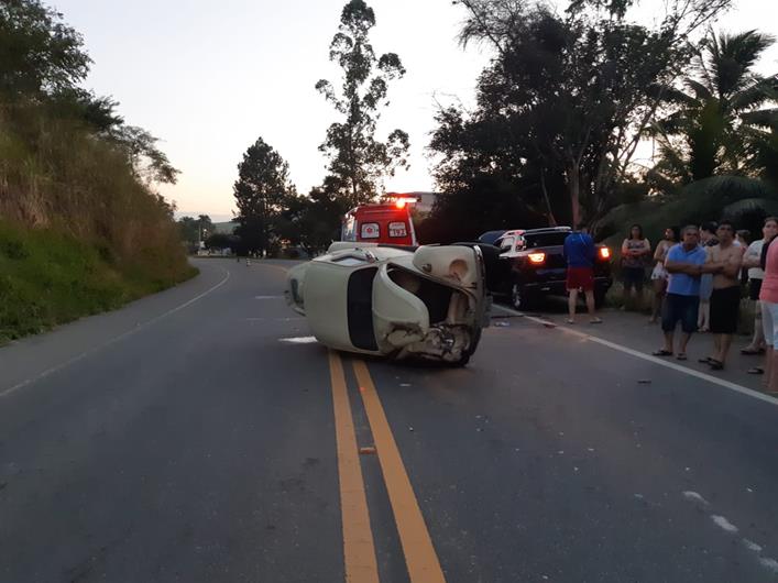 Acidente deixa dois feridos na BR-116 em Laranjal