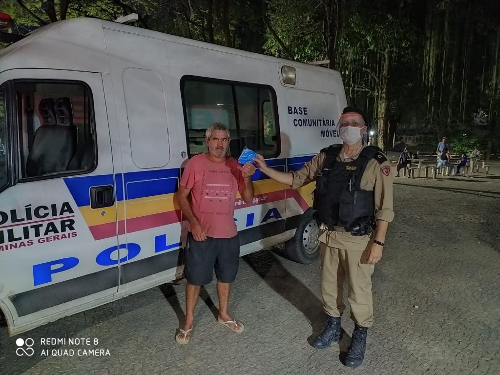 Polícia Militar em Cataguases fiscaliza uso de máscaras de proteção