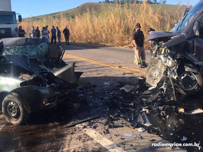 Motorista morre após colidir com van na BR-116, próximo a Muriaé