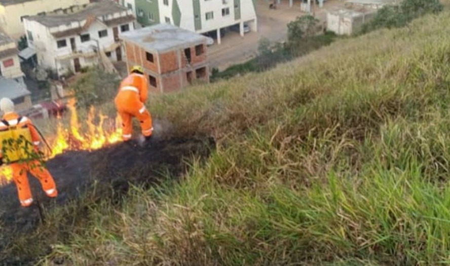 Incêndios destroem mais de seis hectares em Além Paraíba