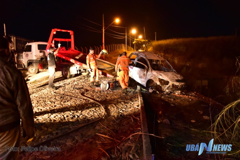 Veículo incendiado é encontrado com corpo carbonizado em Ubá