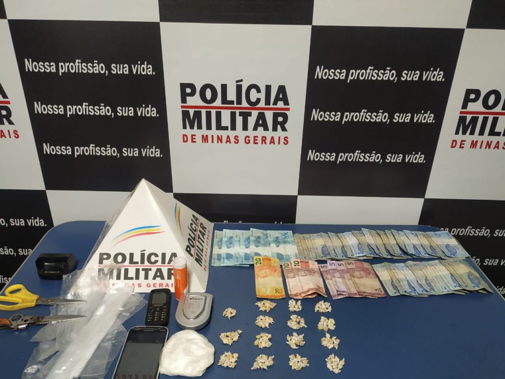 PM prende três e apreende 150 pedras de crack durante operação