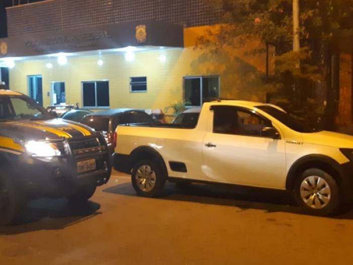 PRF-Leopoldina prende homem alcoolizado com carro roubado