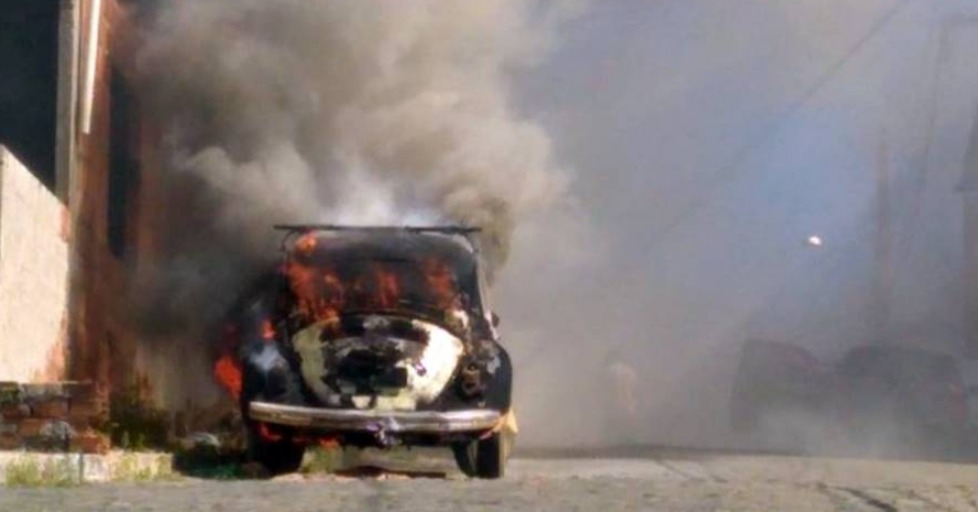 Corpo de Bombeiros controla incêndio em veículo em Argirita