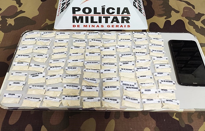 Homem é preso dentro de casa com 81 papelotes de cocaína