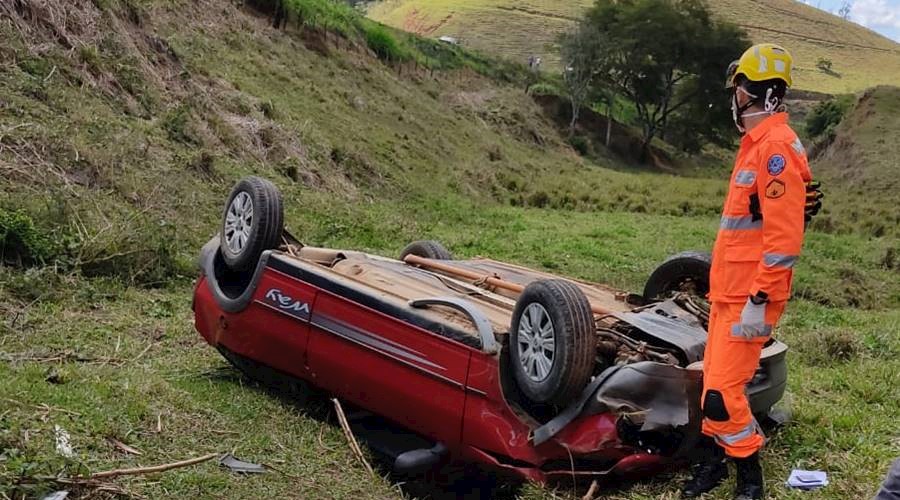 Motorista morre após carro cair de ribanceira em Argirita