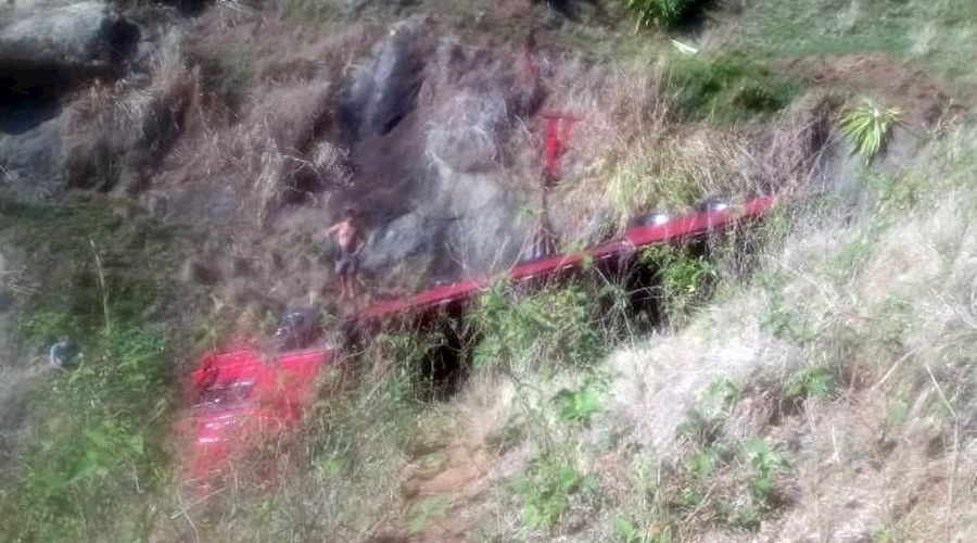Carreta cai em ribanceira Serra da Vileta em Leopoldina