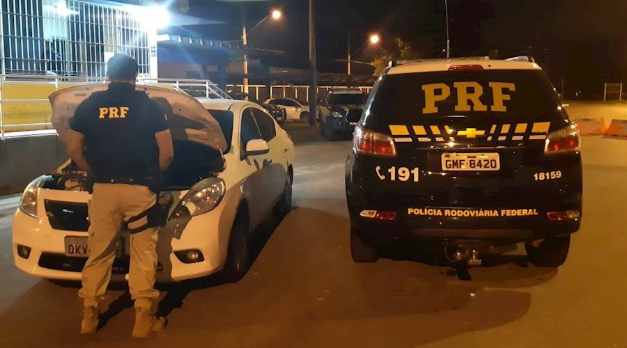 PRF recupera veículo roubado e prende motorista na BR-116 em Laranjal