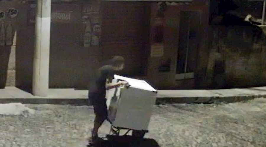 Homem furta freezer de igreja em São João Nepomuceno
