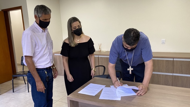 Sicoob Coopemata renova comodato da Casa da Nanzita com a Diocese de Leopoldina