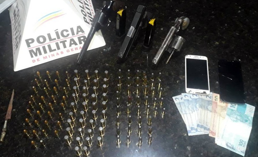 PM prende três e apreende armas e munições durante Operação em Leopoldina