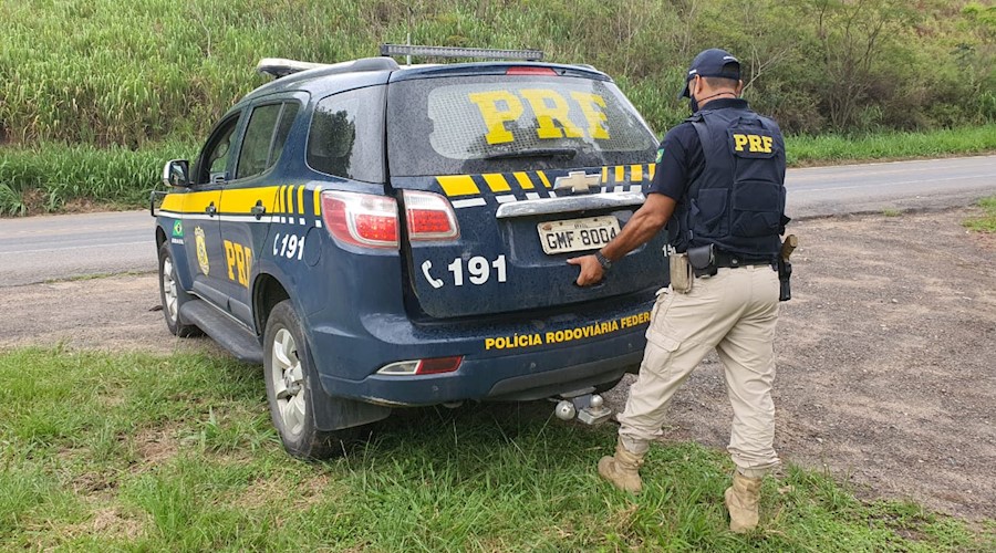 Motorista é preso após fazer ultrapassagem proibida na BR-116, em Muriaé