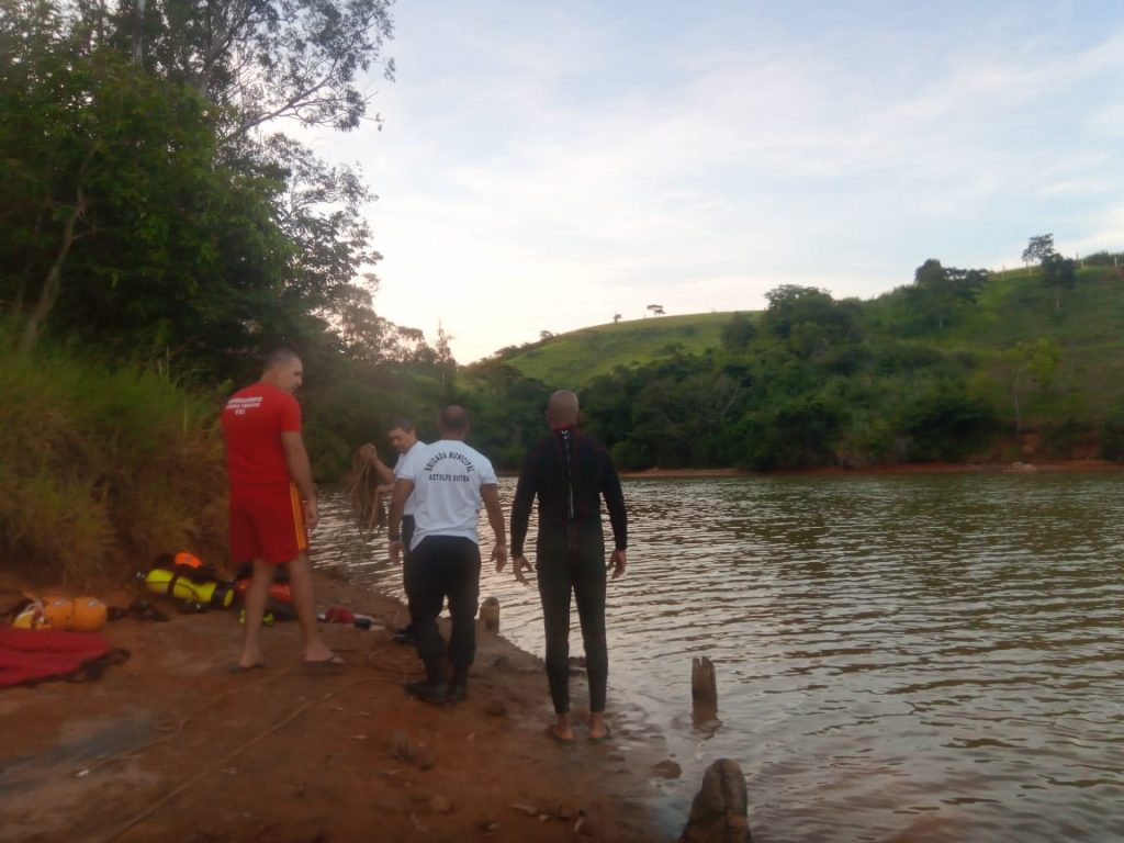 Corpo de Bombeiros resgata vítima de afogamento na represa de Campestre