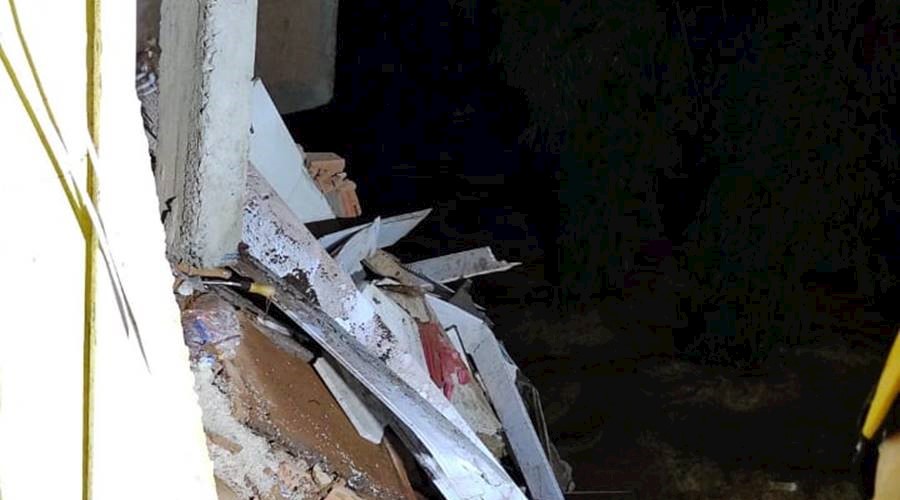 Homem morre após parte de casa desmoronar em Além Paraíba