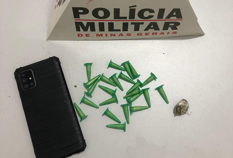 Blitz da Polícia Militar em Astolfo Dutra prende jovem com drogas