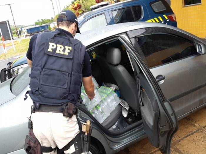 Motorista é preso após saquear carga de bebida alcoólica de carreta