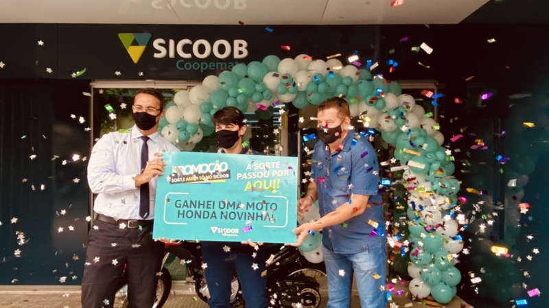 Coopemata entrega moto da promoção “Sorte Assim só no Sicoob”