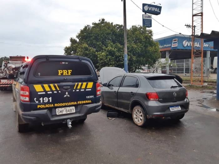 Após perseguição, PRF recupera em Muriaé, carro furtado em Espera Feliz