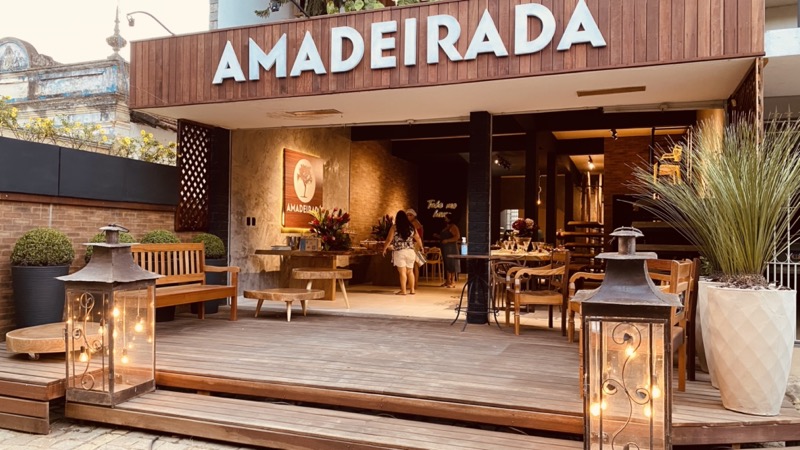 Showroom da loja Amadeirada traz um novo conceito em móveis de madeira