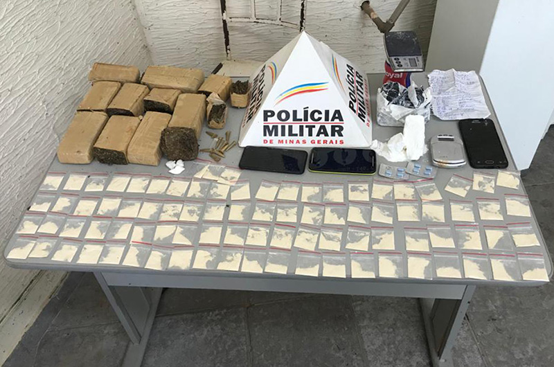 Policia Militar estoura boca de fumo e prende quatro pessoas no Sol Nascente