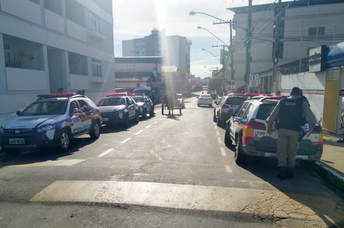 Polícia Militar prende três