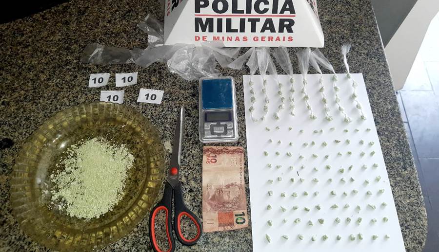 PM apreende 130 pedras de crack durante patrulhamento em Leopoldina