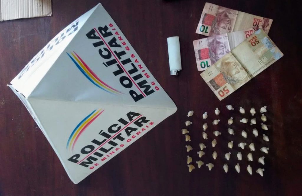 PM apreende 44 pinos de cocaína em Dona Eusébia e prende suspeito