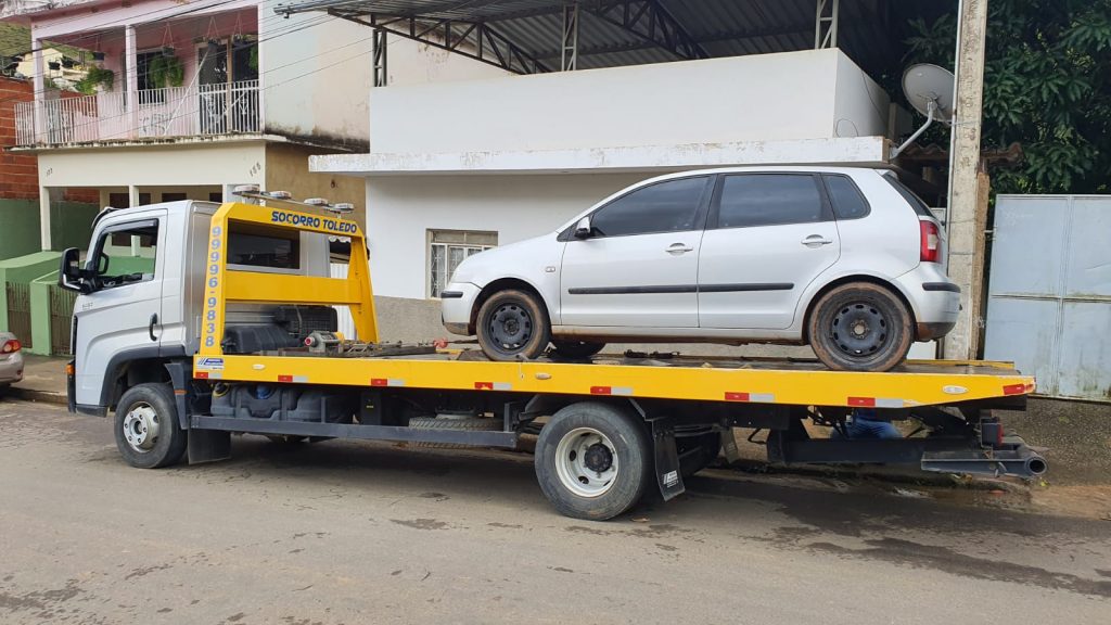 Polícia Militar recupera, em Miraí, dois veículos roubados