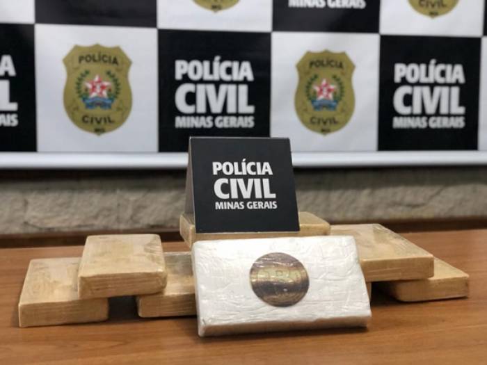 Homem é preso com nove quilos de cocaína ao desembarcar em Muriaé