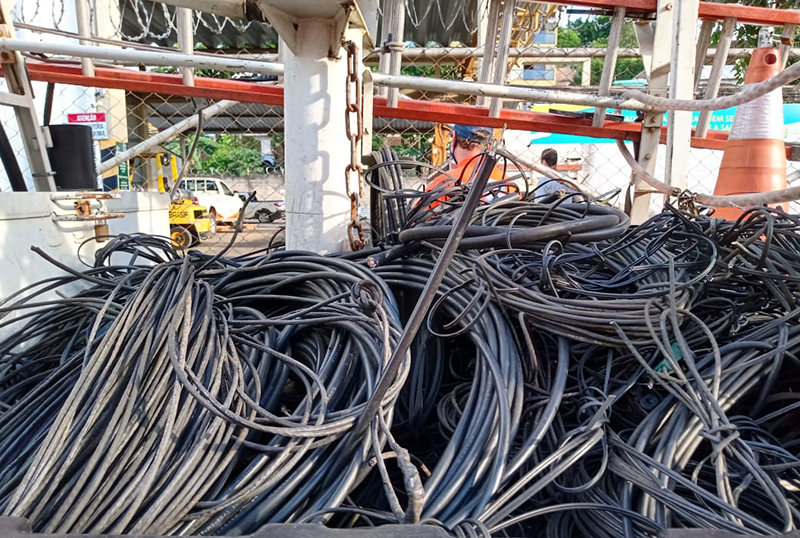 Energisa retira mais de 300kg de cabos inutilizados dos postes