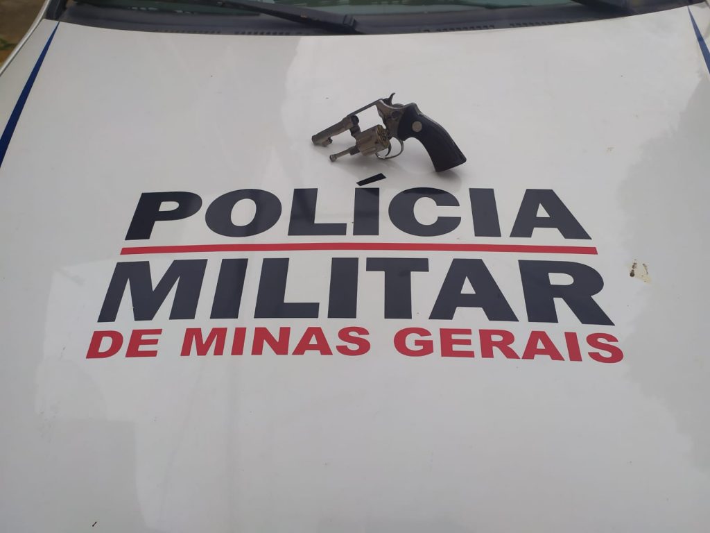 Adolescente é apreendido com revólver pela Polícia Militar