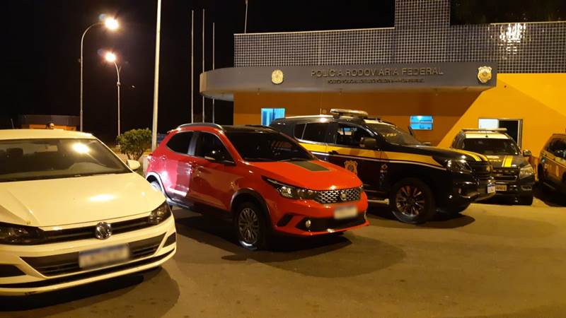 Dois carros roubados são recuperados pela PRF em Argirita