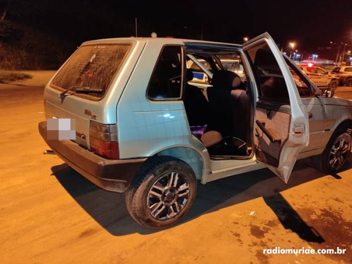 Homem é preso após roubar Fiat uno e atirar contra policiais