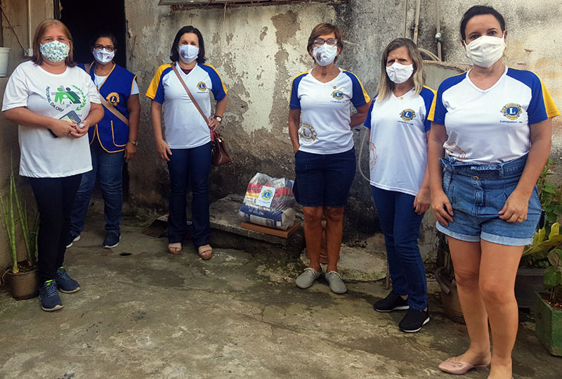 Lions Clube de Cataguases entrega 60 cestas básicas a famílias necessitadas