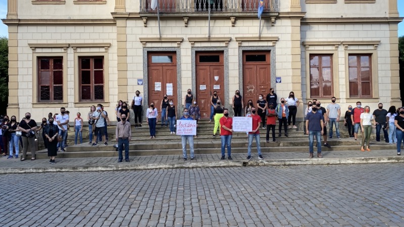 Lojistas fazem manifestação e se reúnem com Promotora de Justiça