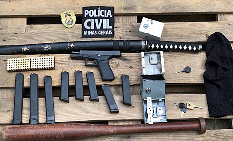 Polícia Civil apreende armas e 200 munições em Além Paraíba
