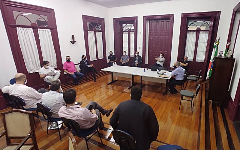 Prefeitos se reúnem para definir medidas de combate a covid-19