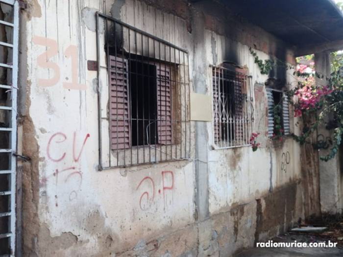 Incêndio destrói residência em 