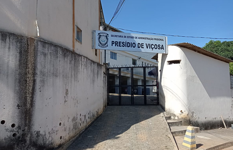 Detentos de Viçosa produzem uniformes para unidades prisionais