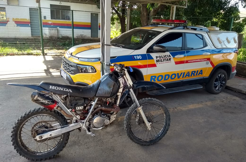 PMR apreende adolescente com motocicleta sem placa e numeração raspada