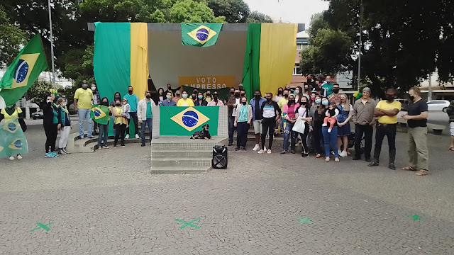 Apoiadores de Bolsonaro em Cataguases fazem manifestação pelo voto impresso