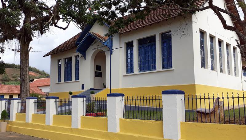 Três escolas estaduais em Leopoldina suspendem aulas por causa da Covid-19