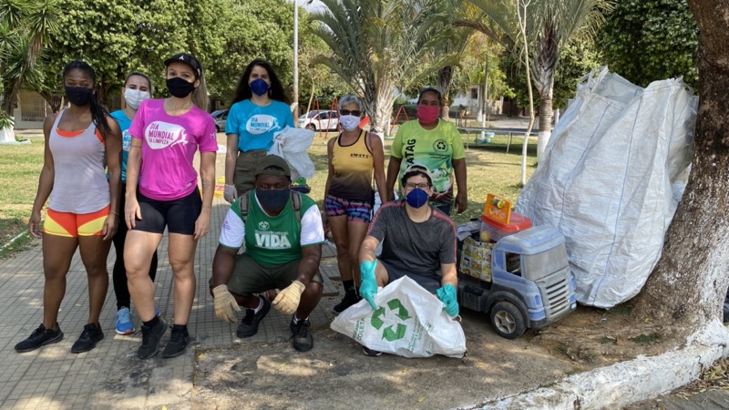 Dia Mundial da Limpeza mobiliza voluntários na manhã deste sábado