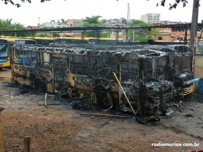 Incêndio criminoso destrói dois