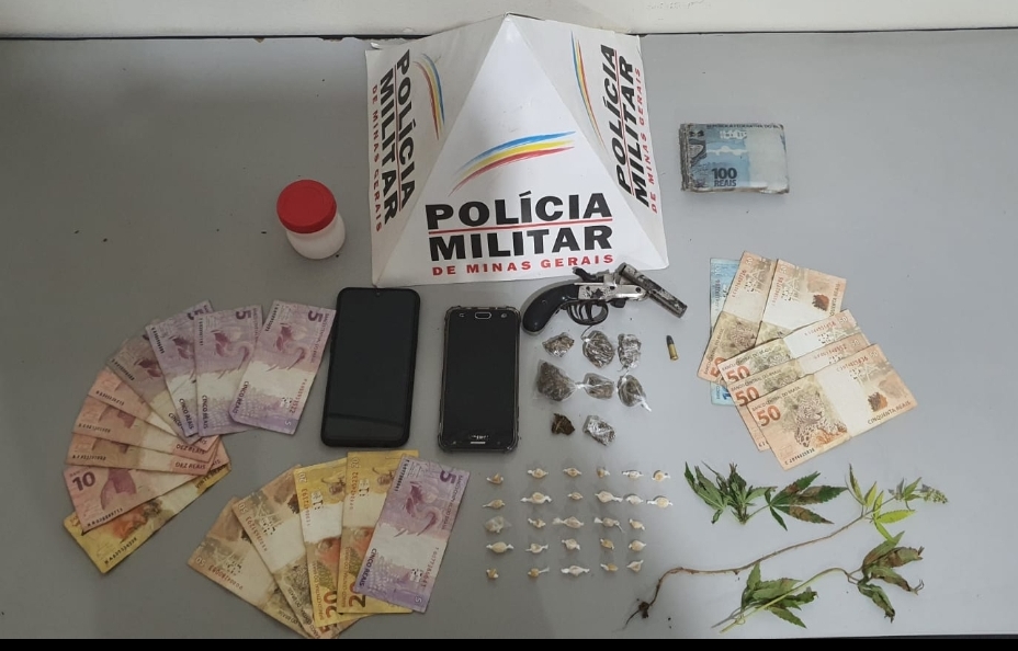 PM de Miraí prende jovens, apreende arma de fogo e pés de maconha